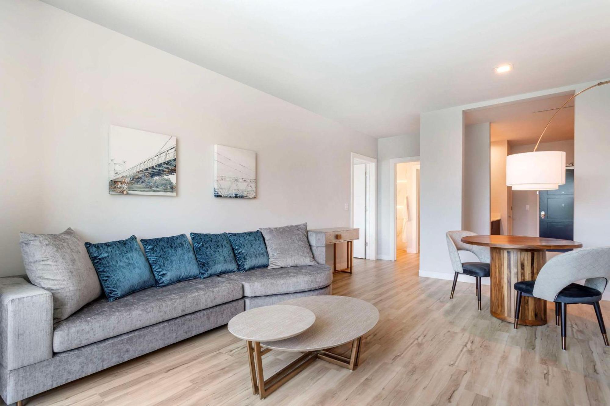 Cambria Hotel Waco University Riverfront 외부 사진