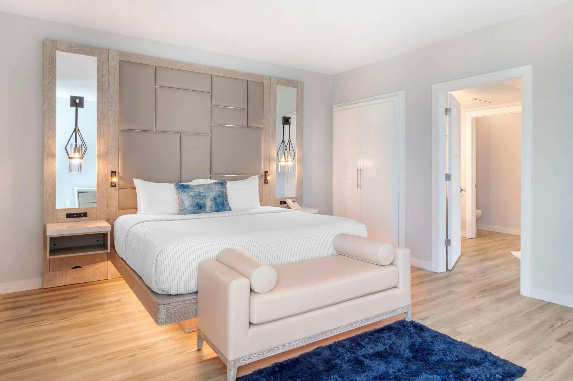 Cambria Hotel Waco University Riverfront 외부 사진