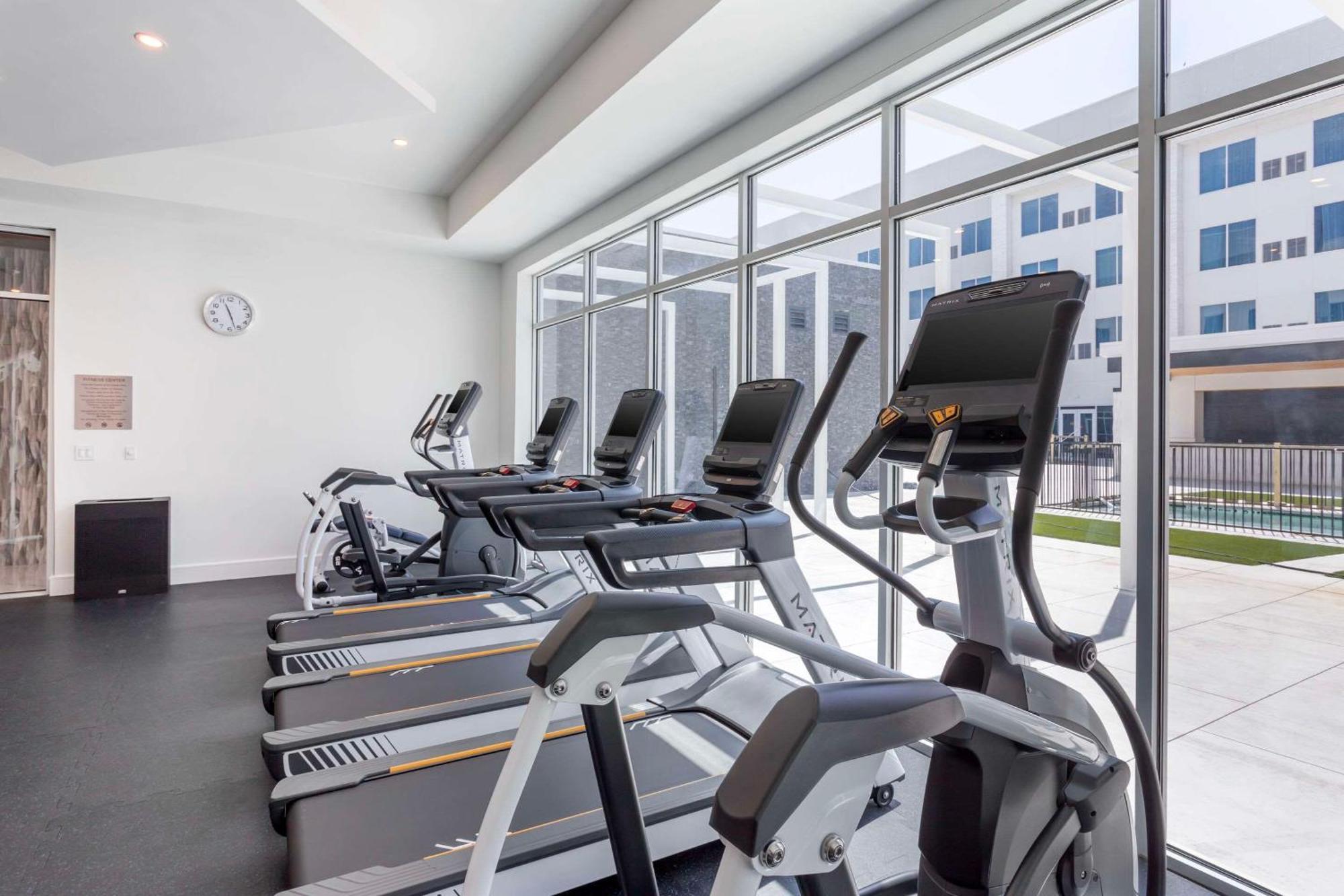 Cambria Hotel Waco University Riverfront 외부 사진