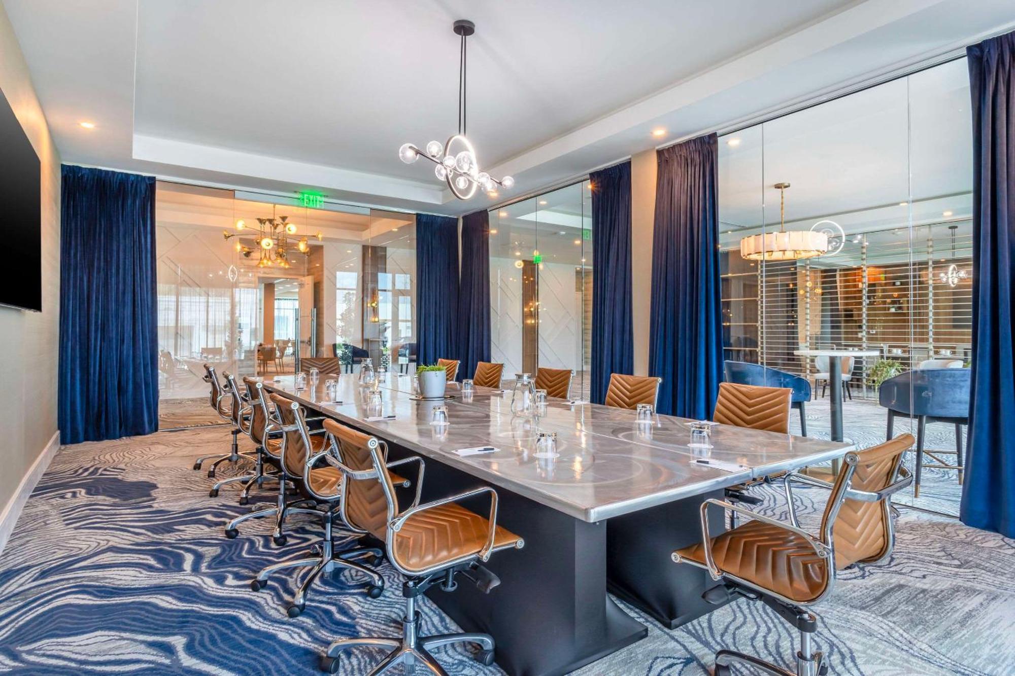 Cambria Hotel Waco University Riverfront 외부 사진