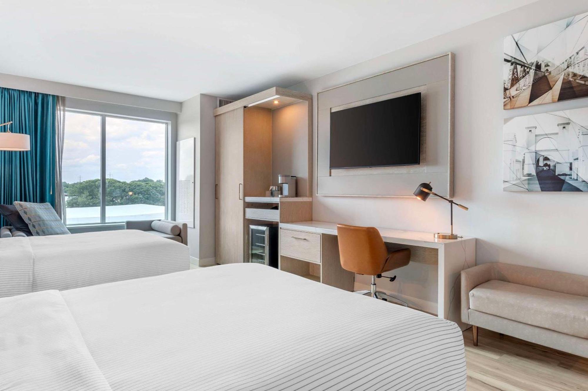 Cambria Hotel Waco University Riverfront 외부 사진