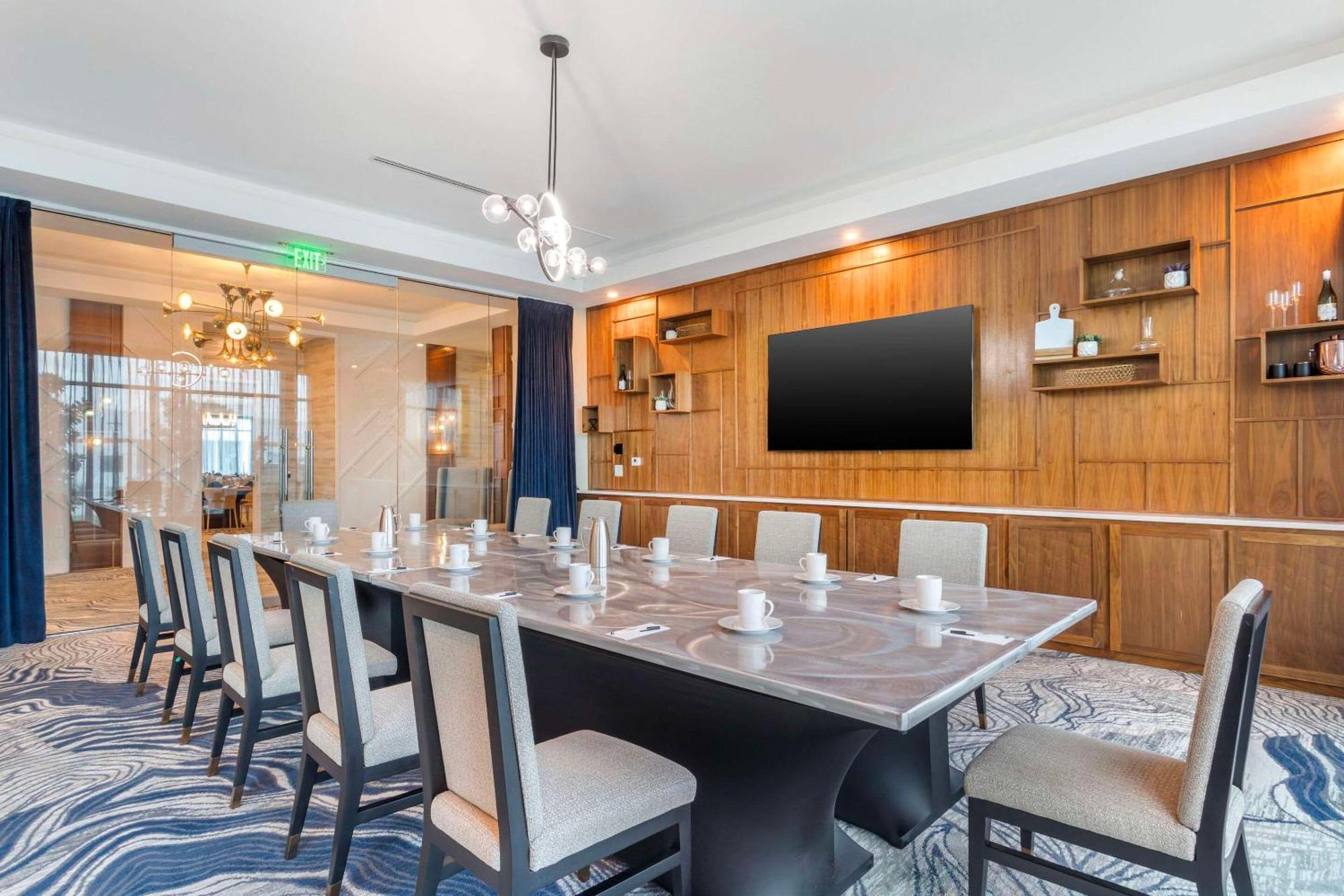 Cambria Hotel Waco University Riverfront 외부 사진