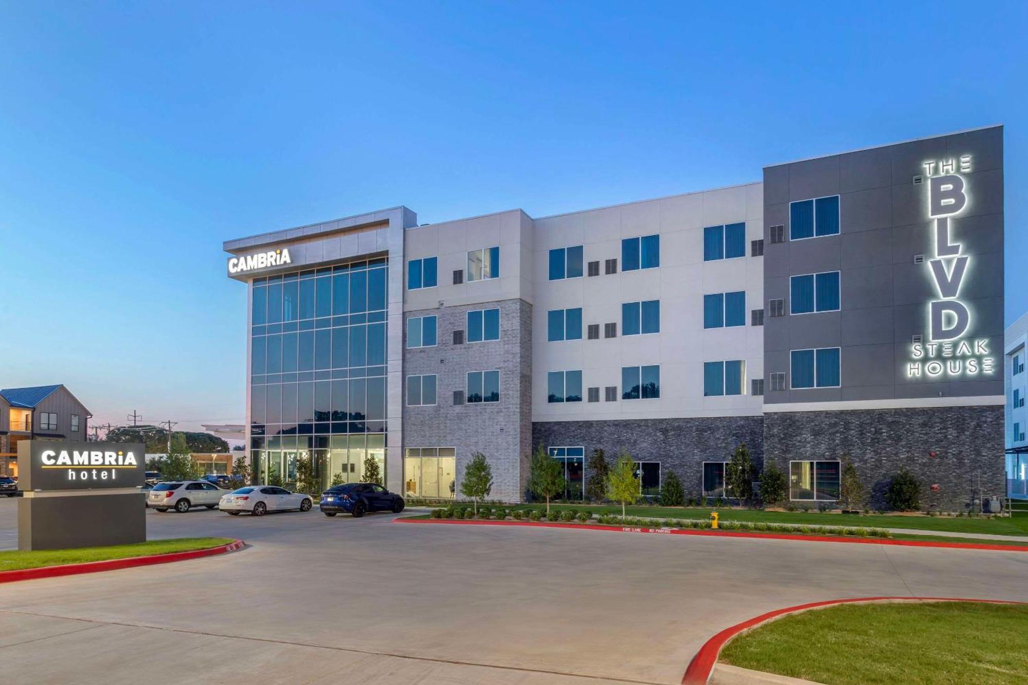 Cambria Hotel Waco University Riverfront 외부 사진
