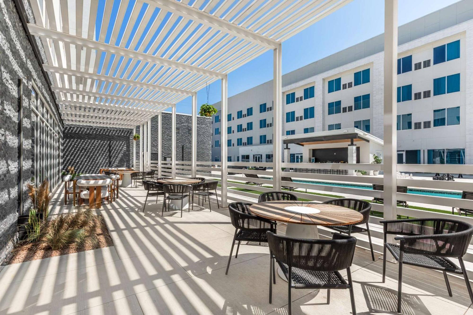 Cambria Hotel Waco University Riverfront 외부 사진