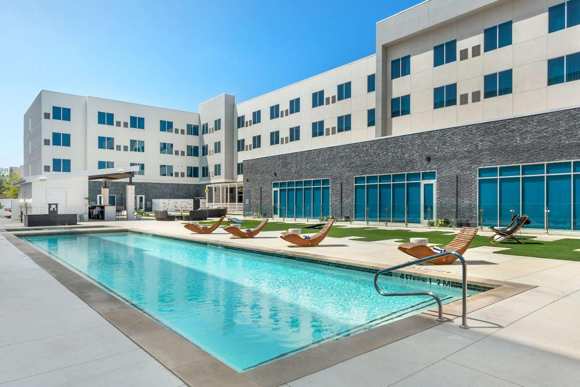 Cambria Hotel Waco University Riverfront 외부 사진