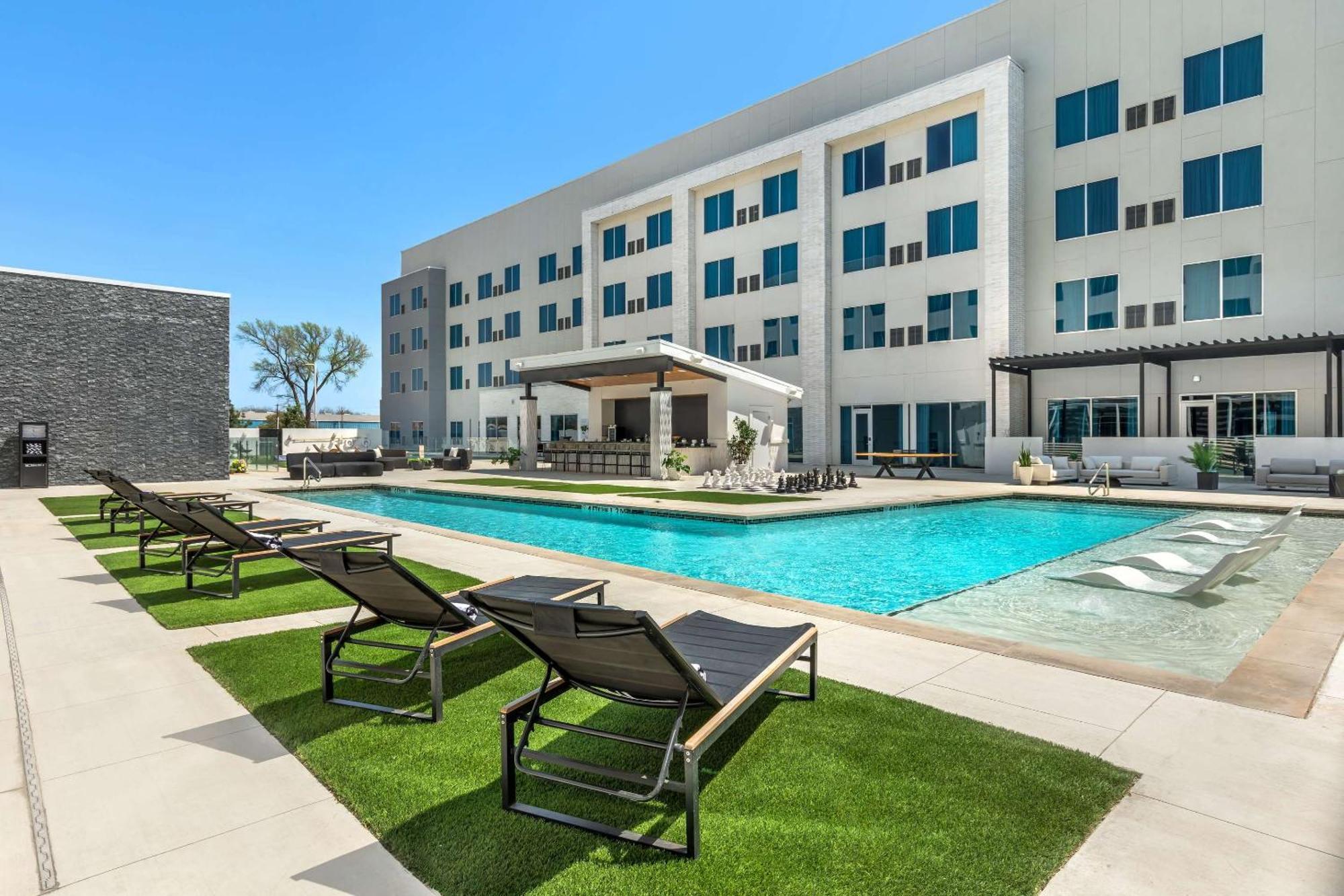 Cambria Hotel Waco University Riverfront 외부 사진