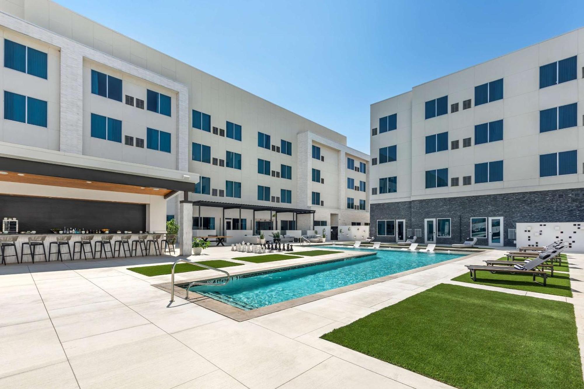 Cambria Hotel Waco University Riverfront 외부 사진